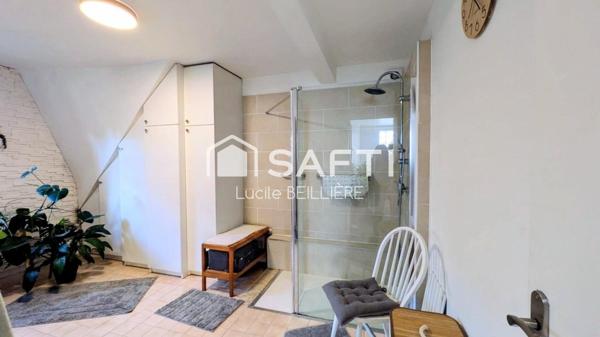 A SEVRAN 93270  maisons de 125 m², 5 pièces,  4 chambres, un séjour donnant sur une grande terrasse, un jardin sur un terrain de 384 m².