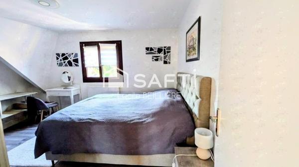A SEVRAN 93270  maisons de 125 m², 5 pièces,  4 chambres, un séjour donnant sur une grande terrasse, un jardin sur un terrain de 384 m².