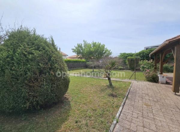 🏡 Maison familiale de 100 m² — 4 chambres & Jardin de 550 m² à LA COURONNE (16)
