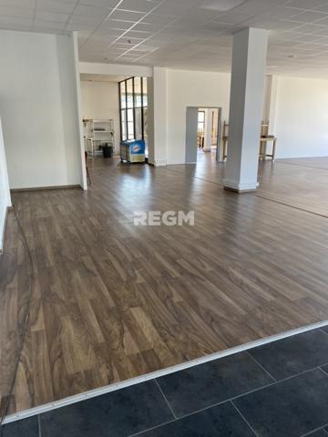 Beaucaire (30300) Location 450m² , 4000 € HC à Beaucaire 30300
