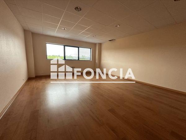 Location Local commercial 1 pièce 38.9 m² - 69 RUE DE BENODET Quimper 29000