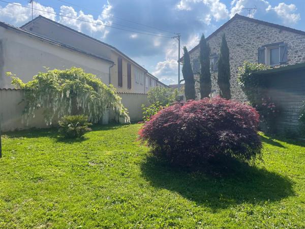 Maison
         5 pièces
        - 158 m² Exclusivité 292 500 € *