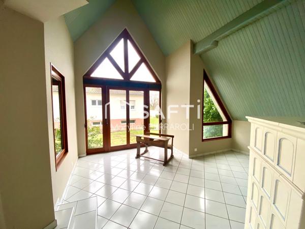 Maison architecte avec espace de vie 50 m2 et terrain piscinable