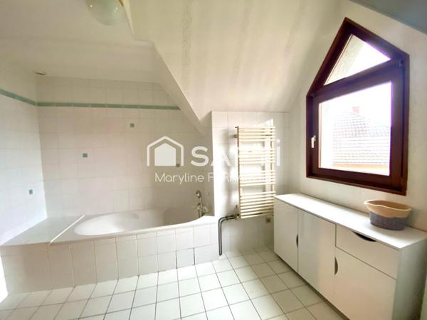 Maison architecte avec espace de vie 50 m2 et terrain piscinable