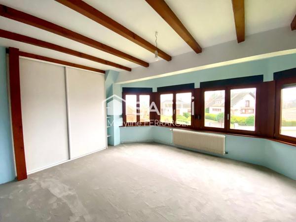 Maison architecte avec espace de vie 50 m2 et terrain piscinable