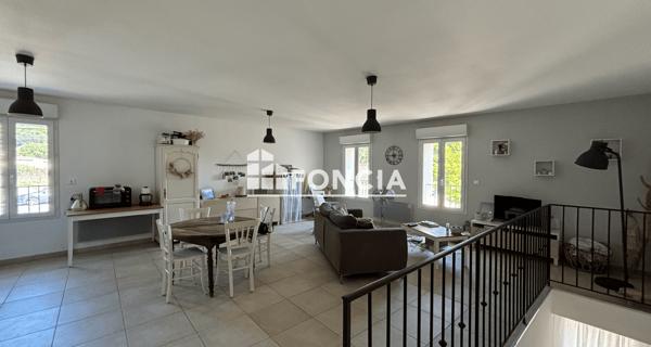 Location Appartement 3 pièces 81.2 m² - Mondragon 84430