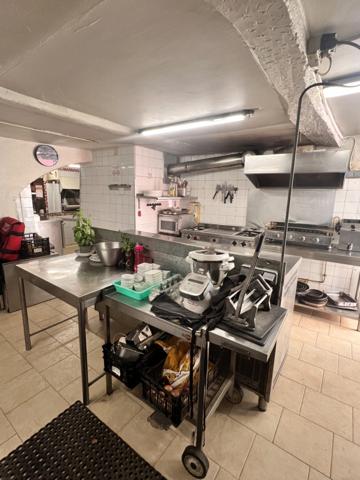 PIZZERIA au feu de bois/RESTAURANT au coeur du centre ville de RIEZ LA ROMAINE (04), PAYS du VERDON