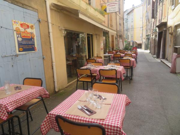 PIZZERIA au feu de bois/RESTAURANT au coeur du centre ville de RIEZ LA ROMAINE (04), PAYS du VERDON