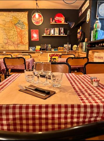 PIZZERIA au feu de bois/RESTAURANT au coeur du centre ville de RIEZ LA ROMAINE (04), PAYS du VERDON