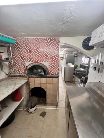 PIZZERIA au feu de bois/RESTAURANT au coeur du centre ville de RIEZ LA ROMAINE (04), PAYS du VERDON