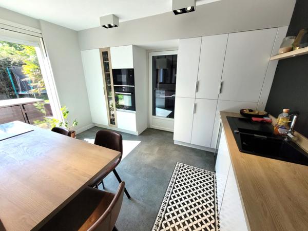 Belle maison 5 chambres et 2 bureaux au bourg de Treillières