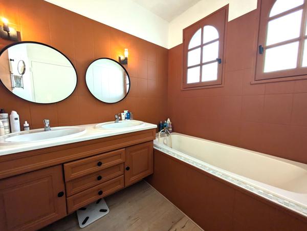 Belle maison 5 chambres et 2 bureaux au bourg de Treillières