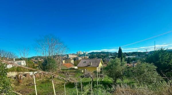 Maison en pierre + terrain constuctible et piscinable (865 m2)