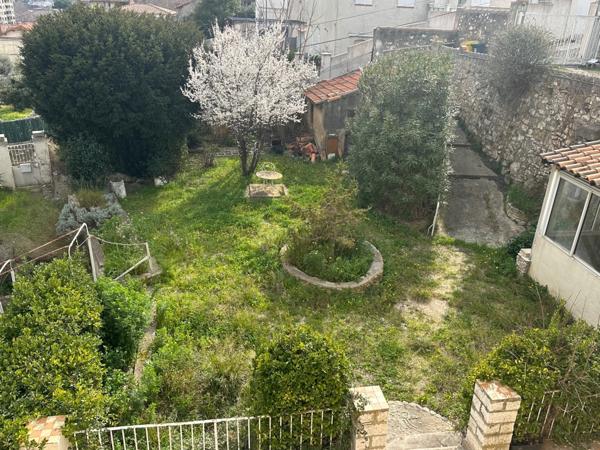 Maison en pierre + terrain constuctible et piscinable (865 m2)