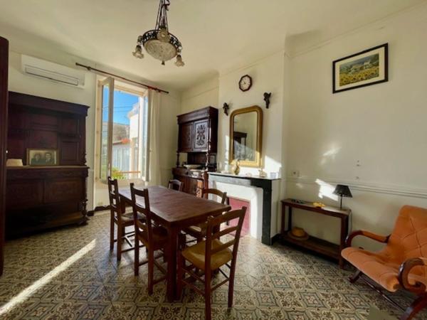 Maison en pierre + terrain constuctible et piscinable (865 m2)