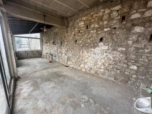 Maison en pierre + terrain constuctible et piscinable (865 m2)