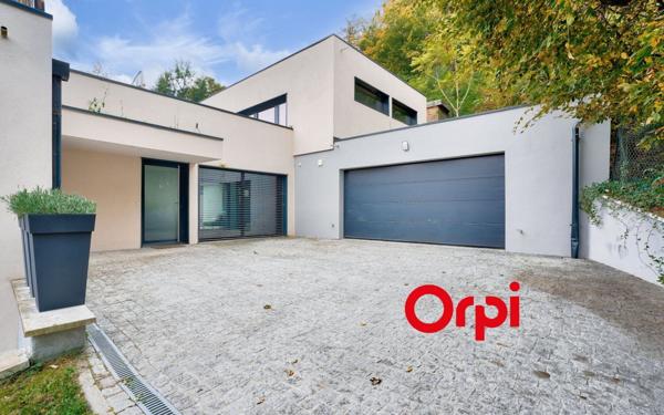 Maison à vendre    6 pièces •  Charbonnières-les-Bains