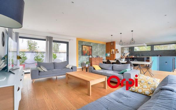 Maison à vendre    6 pièces •  Charbonnières-les-Bains