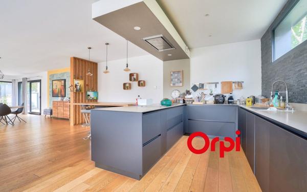 Maison à vendre    6 pièces •  Charbonnières-les-Bains