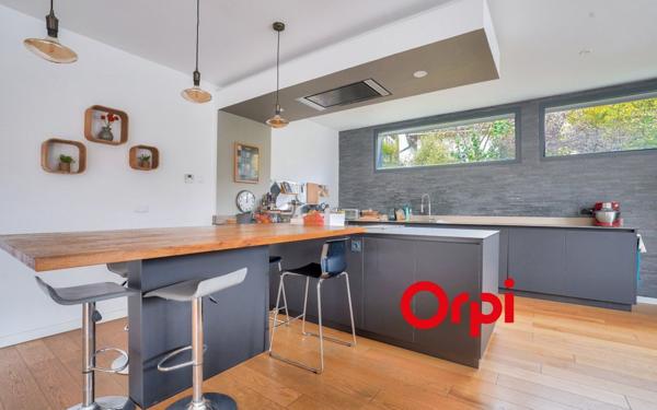 Maison à vendre    6 pièces •  Charbonnières-les-Bains