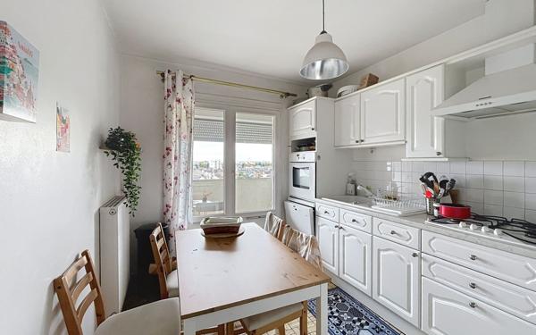 Appartement à vendre    3 pièces • 84 m2 Tours