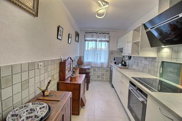 Appartement Marseille 8ème 4 pièces 88 m2 au pied des collines avec terrasse, jardin et garage fermé.
