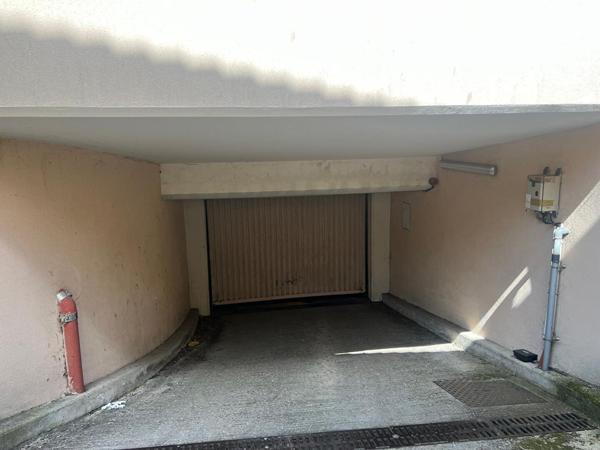 Parking / box Combs La Ville