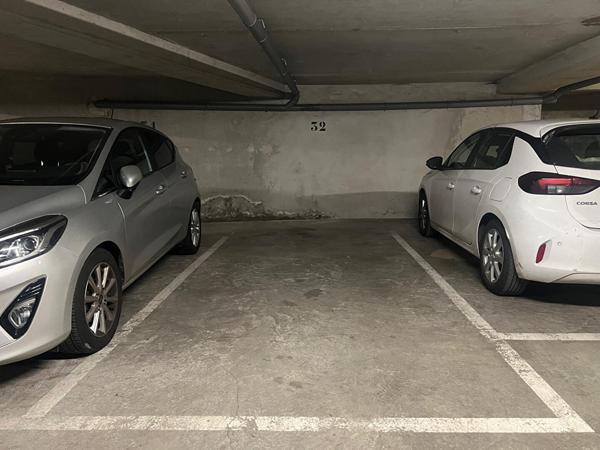 Parking / box Combs La Ville