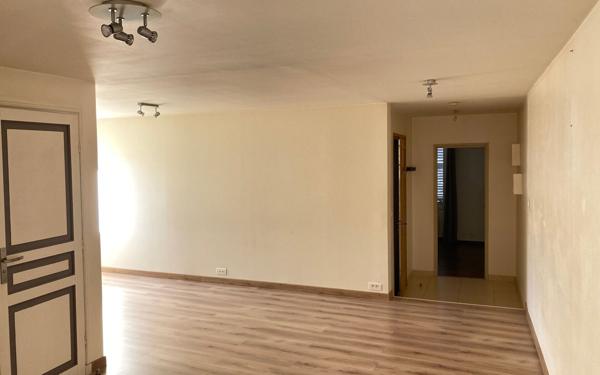 Appartement à louer    3 pièces •  Charleval