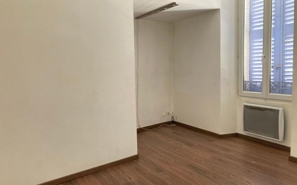 Appartement à louer    3 pièces •  Charleval