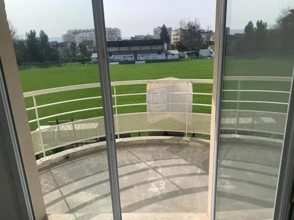 Appartement à louer 2 pièces 40.6m² Pau (64000)