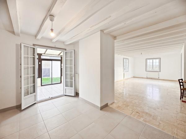 ✨ MÛRS-ERIGNÉ – Maison de caractère avec architecture atypique, vie de plain-pied et grand terrain