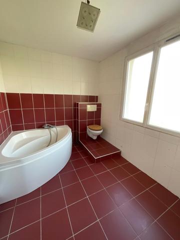 Maison, 3 chambres, jardin, garage.