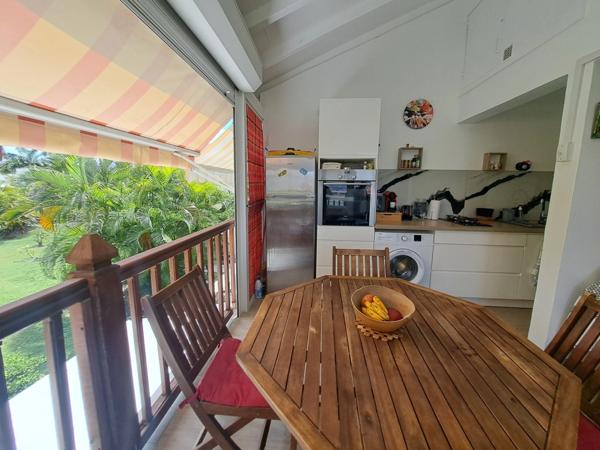 Studio rénové avec terrasse et vue verdoyante – Saint-François