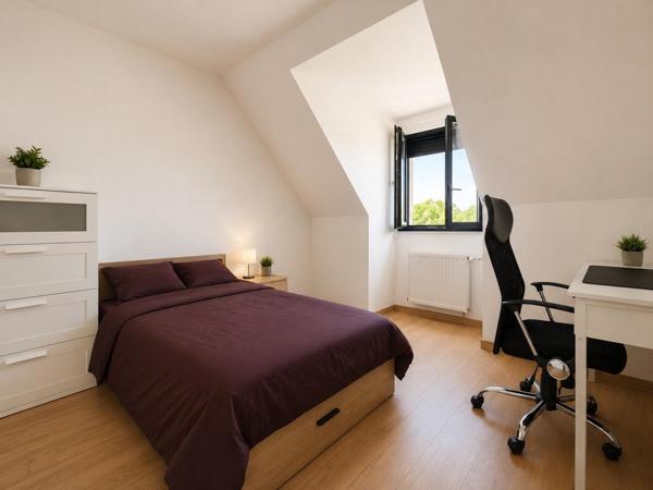 Maison récente, 5 chambres et beau potentiel