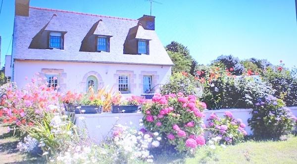 Trégomeur (22590) jolie maison, bien exposée, sur un terrain de 960m2, clos