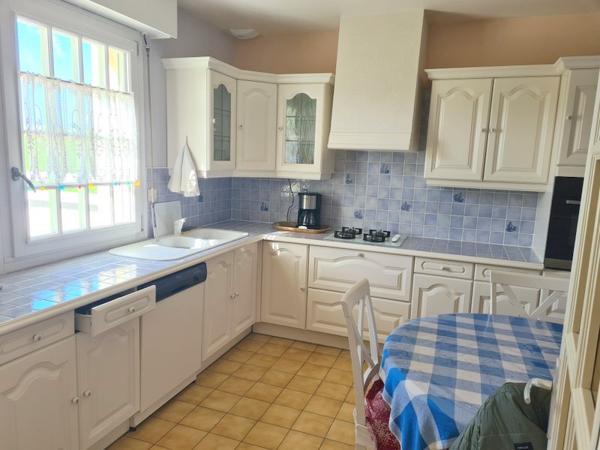 Trégomeur (22590) jolie maison, bien exposée, sur un terrain de 960m2, clos