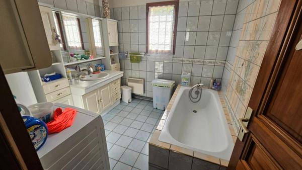 Bazainville / Maison familiale idéalement située / 5 chambres