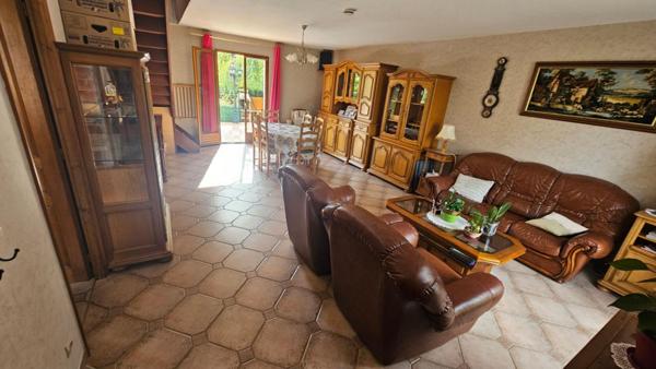 Bazainville / Maison familiale idéalement située / 5 chambres