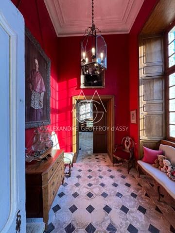 Superbe château du XIIIe siècle a 1h45 de Montparnasse et 2 heures de Paris en voiture.