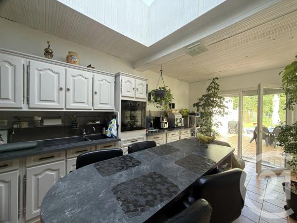 Maison à vendre  4 pièces - 110 m 2   HELLEMMES LILLE  - 59