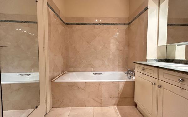 Appartement à vendre    5 pièces • 190,74 m2 Lyon 6