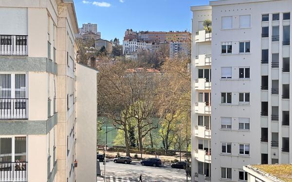 Appartement à vendre    5 pièces • 190,74 m2 Lyon 6