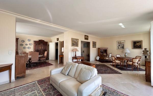 Appartement à vendre    5 pièces • 190,74 m2 Lyon 6