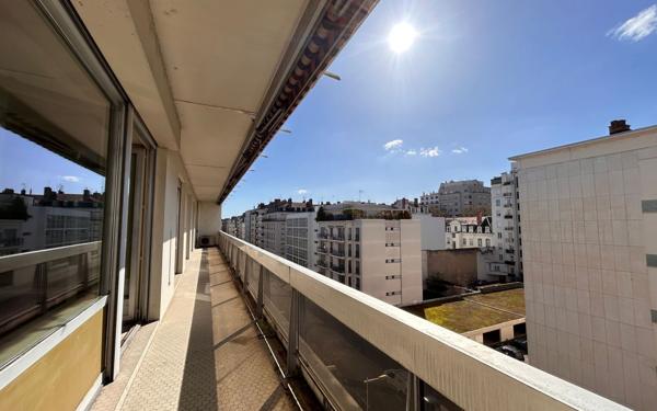 Appartement à vendre    5 pièces • 190,74 m2 Lyon 6
