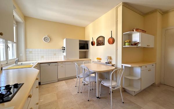 Appartement à vendre    5 pièces • 190,74 m2 Lyon 6