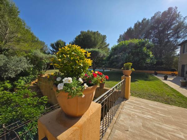 Aubagne (13400) MAISON / BASTIDE SECTEUR EOURES - AUBAGNE - 362 m² sur terrain de 9753 m² - Piscine - AU CALME et SANS VIS-à-V