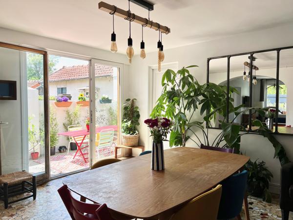 Montreuil (93100) Charmante maison familiale avec Cour et terrasse !