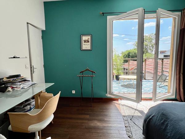 Montreuil (93100) Charmante maison familiale avec Cour et terrasse !