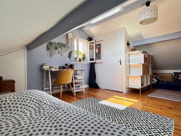 Montreuil (93100) Charmante maison familiale avec Cour et terrasse !